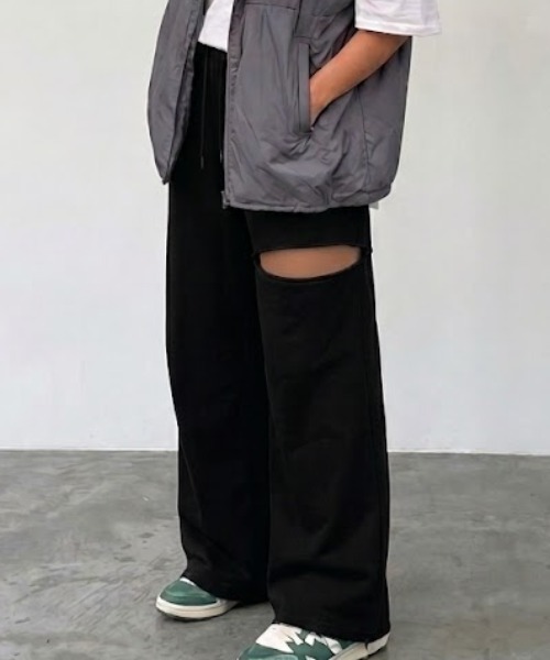 Bloom Closet（ブルームクローゼット）の「ニーカットアウトワイドレッグスウェットパンツ（スウェットパンツ・レディース・グレー/ブラック・MEDIUM/LARGE）」の2枚目の写真