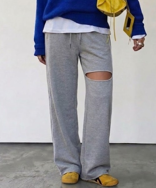 Bloom Closet（ブルームクローゼット）の「ニーカットアウトワイドレッグスウェットパンツ（スウェットパンツ・レディース・グレー/ブラック・MEDIUM/LARGE）」の4枚目の写真