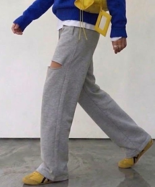 Bloom Closet（ブルームクローゼット）の「ニーカットアウトワイドレッグスウェットパンツ（スウェットパンツ・レディース・グレー/ブラック・MEDIUM/LARGE）」の5枚目の写真