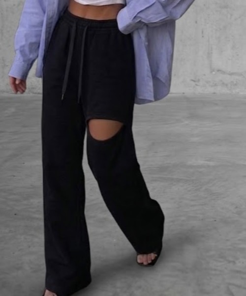 Bloom Closet（ブルームクローゼット）の「ニーカットアウトワイドレッグスウェットパンツ（スウェットパンツ・レディース・グレー/ブラック・MEDIUM/LARGE）」の10枚目の写真