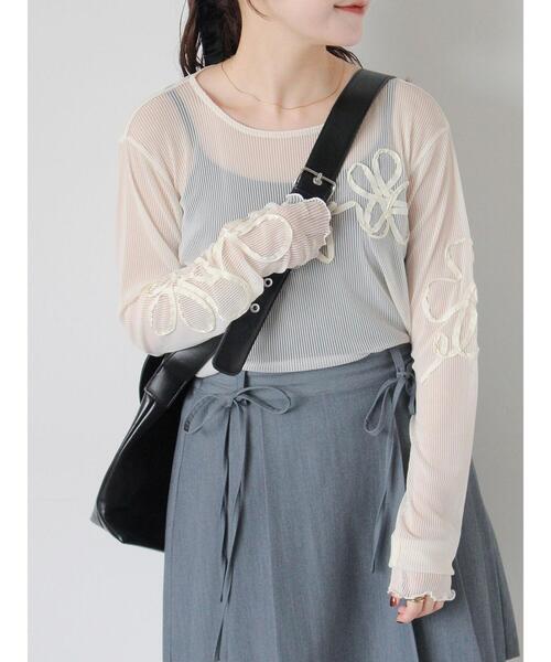 ehka sopo（エヘカソポ）の「花テープカットソー（Tシャツ/カットソー・レディース・ダークオレンジ/ブラック/グレー/キナリ・F）」の2枚目の写真