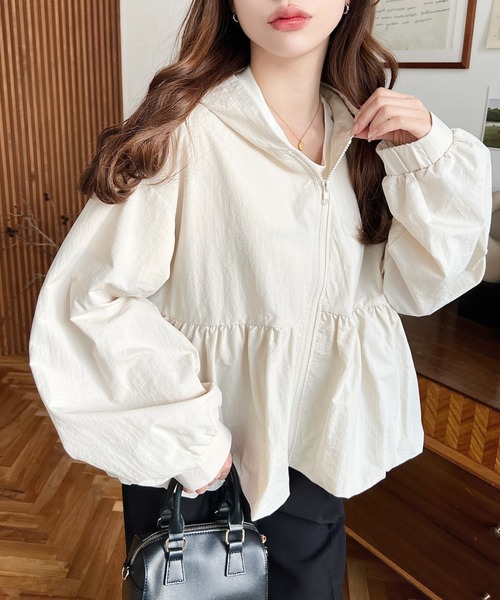 moment+（モーメントプラス）の「ナイロンワッシャーバルーンペプラムショートマンパー（マウンテンパーカー・レディース・グレー/アイボリー/ブラック・M/L）」の14枚目の写真