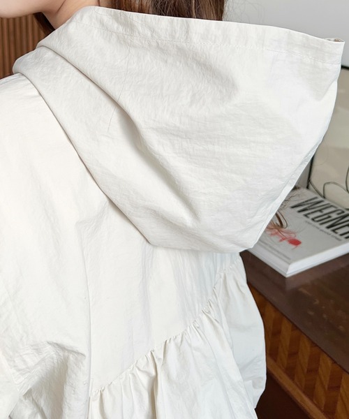 moment+（モーメントプラス）の「ナイロンワッシャーバルーンペプラムショートマンパー（マウンテンパーカー・レディース・グレー/アイボリー/ブラック・M/L）」の19枚目の写真