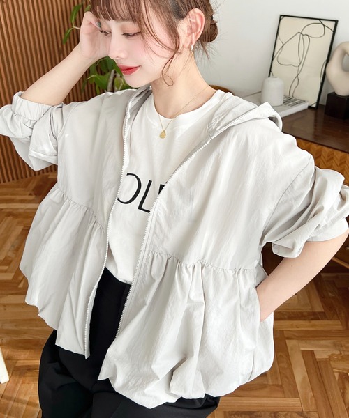 moment+（モーメントプラス）の「ナイロンワッシャーバルーンペプラムショートマンパー（マウンテンパーカー・レディース・グレー/アイボリー/ブラック・M/L）」の18枚目の写真