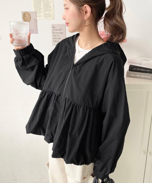 moment+（モーメントプラス）の「ナイロンワッシャーバルーンペプラムショートマンパー（マウンテンパーカー・レディース・グレー/アイボリー/ブラック・M/L）」の10枚目の写真