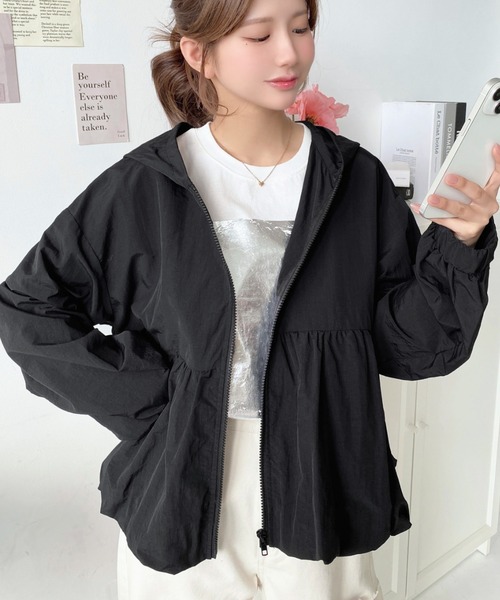 moment+（モーメントプラス）の「ナイロンワッシャーバルーンペプラムショートマンパー（マウンテンパーカー・レディース・グレー/アイボリー/ブラック・M/L）」の8枚目の写真