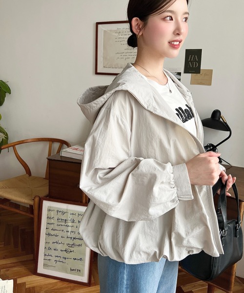 moment+（モーメントプラス）の「ナイロンワッシャーバルーンペプラムショートマンパー（マウンテンパーカー・レディース・グレー/アイボリー/ブラック・M/L）」の15枚目の写真