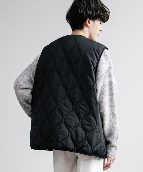 Rocky Monroe(ロッキーモンロー)の「ひょうたんキルト×フリース 2WAYリバーシブル中綿入り前開きベスト(ダウンベスト・メンズ・チャコール/グレー/ブラック/カーキ・M/L/XL)」の6枚目の写真