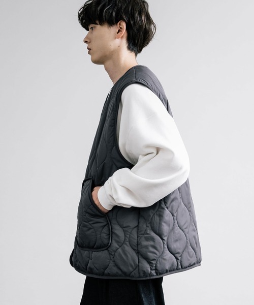 Rocky Monroe(ロッキーモンロー)の「ひょうたんキルト×フリース 2WAYリバーシブル中綿入り前開きベスト(ダウンベスト・メンズ・チャコール/グレー/ブラック/カーキ・M/L/XL)」の20枚目の写真