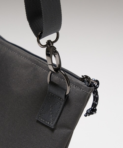 MAISON CLUB（メゾンクラブ）の「【MAISON CLUB】ミリタリーショルダーバック サコッシュ　/M-65 MA-1　スマホショルダー　ミニショルダー　軽量 /撥水（ショルダーバッグ・メンズ・カーキ/ブラック/グレー・FREE）」の9枚目の写真