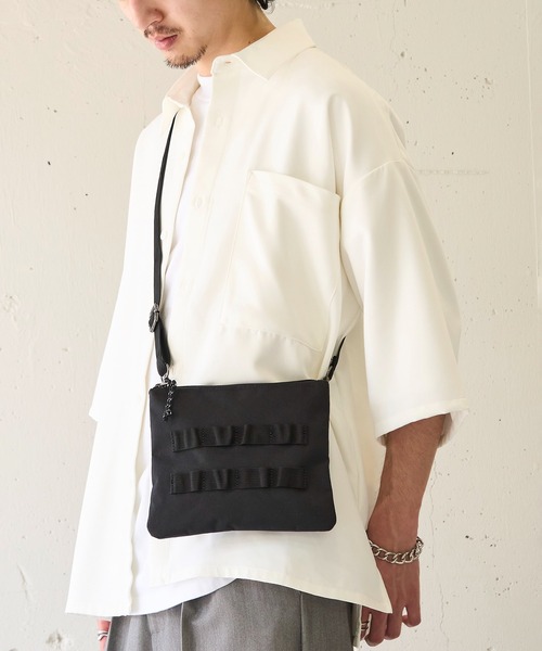 MAISON CLUB（メゾンクラブ）の「【MAISON CLUB】ミリタリーショルダーバック サコッシュ　/M-65 MA-1　スマホショルダー　ミニショルダー　軽量 /撥水（ショルダーバッグ・メンズ・カーキ/ブラック/グレー・FREE）」の13枚目の写真