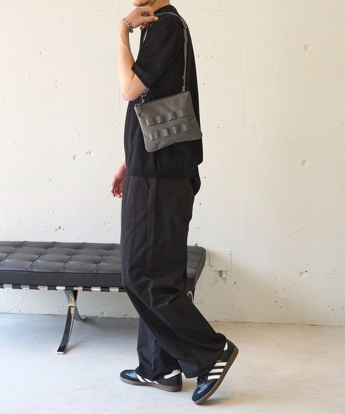 MAISON CLUB（メゾンクラブ）の「【MAISON CLUB】ミリタリーショルダーバック サコッシュ　/M-65 MA-1　スマホショルダー　ミニショルダー　軽量 /撥水（ショルダーバッグ・メンズ・カーキ/ブラック/グレー・FREE）」の19枚目の写真