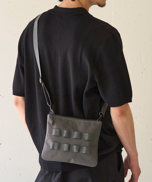 MAISON CLUB（メゾンクラブ）の「【MAISON CLUB】ミリタリーショルダーバック サコッシュ　/M-65 MA-1　スマホショルダー　ミニショルダー　軽量 /撥水（ショルダーバッグ・メンズ・カーキ/ブラック/グレー・FREE）」の16枚目の写真