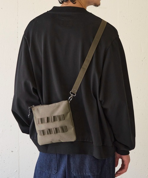 MAISON CLUB（メゾンクラブ）の「【MAISON CLUB】ミリタリーショルダーバック サコッシュ　/M-65 MA-1　スマホショルダー　ミニショルダー　軽量 /撥水（ショルダーバッグ・メンズ・カーキ/ブラック/グレー・FREE）」の21枚目の写真
