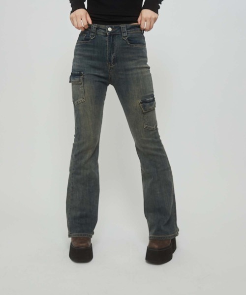 ENVYM（アンビー）の「ストレッチカーゴフレアデニム（デニムパンツ・レディース・ブルー・SMALL/MEDIUM）」の3枚目の写真