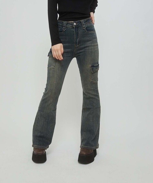 ENVYM（アンビー）の「ストレッチカーゴフレアデニム（デニムパンツ・レディース・ブルー・SMALL/MEDIUM）」の4枚目の写真