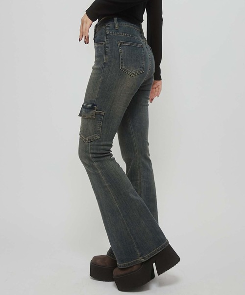 ENVYM（アンビー）の「ストレッチカーゴフレアデニム（デニムパンツ・レディース・ブルー・SMALL/MEDIUM）」の2枚目の写真