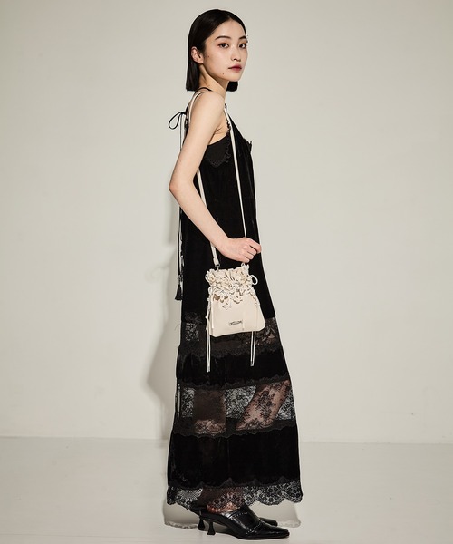 タナカダイスケ　lace flower drawstring sacoche lace flower drawstring sacoche Beige – tanakadaisuke