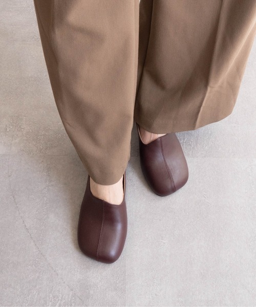 Fabby fabby（ファビィーファビィー）の「ラウンドスクエアバックストラップパンプス（パンプス・レディース・ブラック/シルバー/ゴールド/ワインレッド・SMALL/MEDIUM/LARGE）」の2枚目の写真