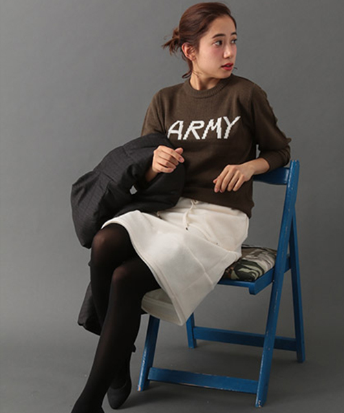 SEVENDAYS=SUNDAY（セブンデイズサンデイ）の「７Ｇジャガードロゴ　クルーネックプルオーバー（ニット/セーター・レディース・ネイビー/カーキ/オフホワイト・LARGE/MEDIUM）」の2枚目の写真