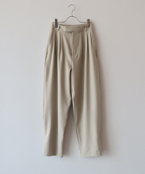 J by blue(ジェイバイブルー)の「2wayタックワイドパンツ(スラックス・レディース・グレー/ブラック/ベージュ・LARGE/MEDIUM)」の4枚目の写真