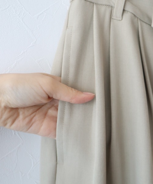 J by blue(ジェイバイブルー)の「2wayタックワイドパンツ(スラックス・レディース・グレー/ブラック/ベージュ・LARGE/MEDIUM)」の10枚目の写真
