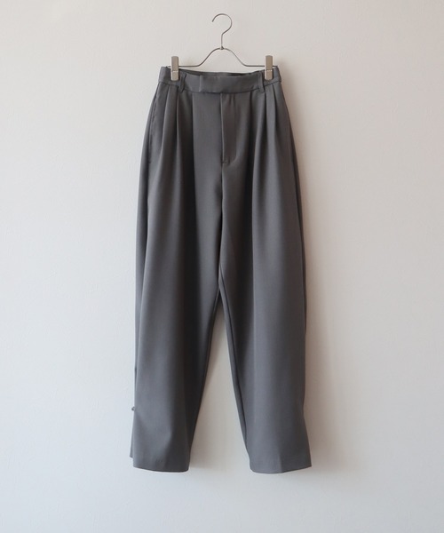 J by blue(ジェイバイブルー)の「2wayタックワイドパンツ(スラックス・レディース・グレー/ブラック/ベージュ・LARGE/MEDIUM)」の5枚目の写真