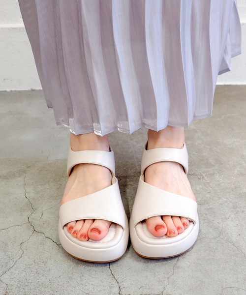 byあしながおじさん(バイアシナガオジサン)の「厚底パデットサンダル 8740215(サンダル・レディース・シルバー/ブラック/アイボリー・M/S/LL/L)」の2枚目の写真