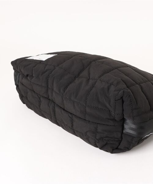 ADAM PATEK(アダムパテック)の「【RS】【ADAM PATEK 】square quilt BIG shoulder bag(ショルダーバッグ・レディース・ブラック/ホワイト/ブルー・FREE)」の8枚目の写真