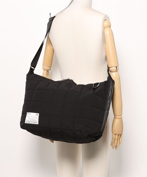 ADAM PATEK(アダムパテック)の「【RS】【ADAM PATEK 】square quilt BIG shoulder bag(ショルダーバッグ・レディース・ブラック/ホワイト/ブルー・FREE)」の10枚目の写真