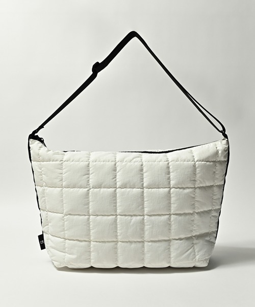 ADAM PATEK(アダムパテック)の「【RS】【ADAM PATEK 】square quilt BIG shoulder bag(ショルダーバッグ・レディース・ブラック/ホワイト/ブルー・FREE)」の4枚目の写真