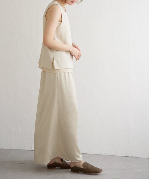 notch.（ノッチ）の「サテンレイヤードノースリブラウス（タンクトップ・レディース・ベージュ/オフホワイト/ブラウン・M）」の9枚目の写真