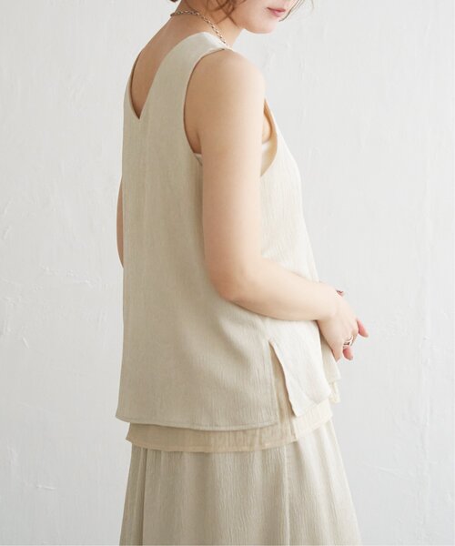 notch.（ノッチ）の「サテンレイヤードノースリブラウス（タンクトップ・レディース・ベージュ/オフホワイト/ブラウン・M）」の8枚目の写真