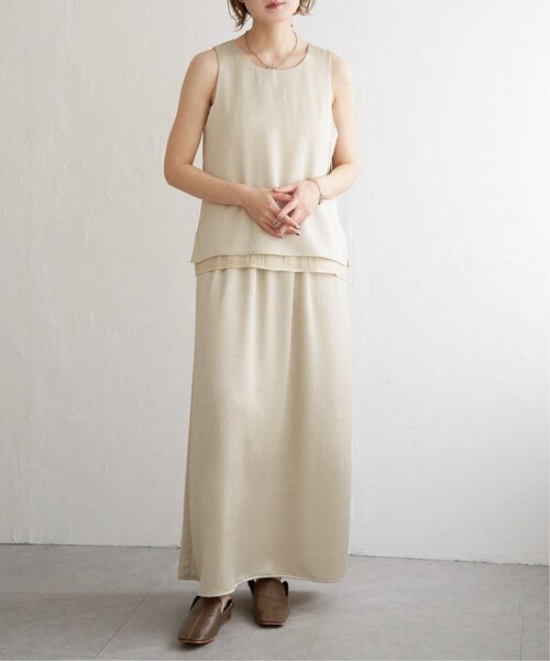 notch.（ノッチ）の「サテンレイヤードノースリブラウス（タンクトップ・レディース・ベージュ/オフホワイト/ブラウン・M）」の6枚目の写真