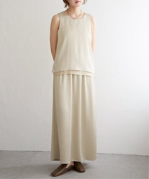 notch.（ノッチ）の「サテンレイヤードノースリブラウス（タンクトップ・レディース・ベージュ/オフホワイト/ブラウン・M）」の5枚目の写真