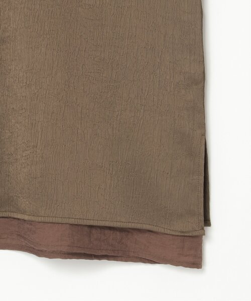 notch.（ノッチ）の「サテンレイヤードノースリブラウス（タンクトップ・レディース・ベージュ/オフホワイト/ブラウン・M）」の18枚目の写真