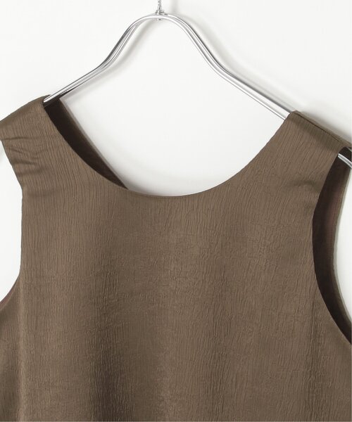 notch.（ノッチ）の「サテンレイヤードノースリブラウス（タンクトップ・レディース・ベージュ/オフホワイト/ブラウン・M）」の17枚目の写真
