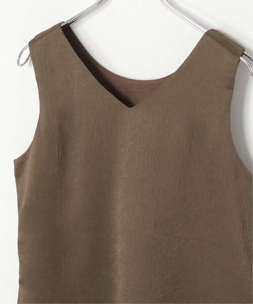 notch.（ノッチ）の「サテンレイヤードノースリブラウス（タンクトップ・レディース・ベージュ/オフホワイト/ブラウン・M）」の16枚目の写真