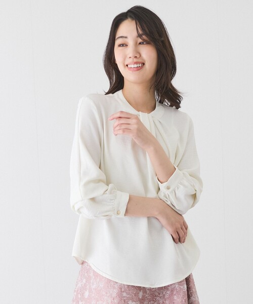 Jayro(ジャイロ)の「衿タックブラウス(シャツ/ブラウス・レディース・サックスブルー/オフホワイト/ブラック・M)」の2枚目の写真