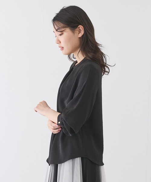 Jayro(ジャイロ)の「衿タックブラウス(シャツ/ブラウス・レディース・サックスブルー/オフホワイト/ブラック・M)」の6枚目の写真