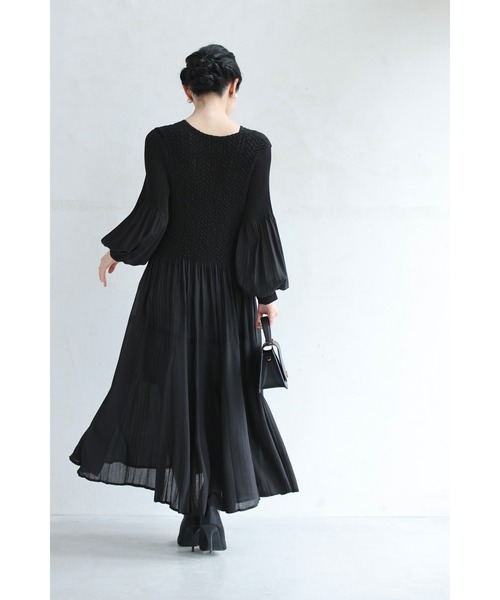 cawaii(カワイイ)の「(黒)伸びやかなウエストのシャーリングロングワンピース(Tシャツ/カットソー・レディース・ブラック・FREE)」の9枚目の写真