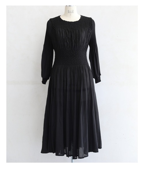 cawaii(カワイイ)の「(黒)伸びやかなウエストのシャーリングロングワンピース(Tシャツ/カットソー・レディース・ブラック・FREE)」の8枚目の写真