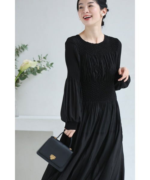 cawaii(カワイイ)の「(黒)伸びやかなウエストのシャーリングロングワンピース(Tシャツ/カットソー・レディース・ブラック・FREE)」の14枚目の写真