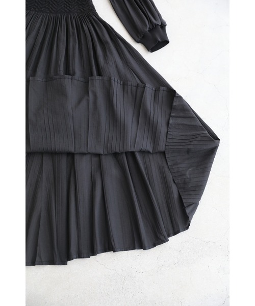 cawaii(カワイイ)の「(黒)伸びやかなウエストのシャーリングロングワンピース(Tシャツ/カットソー・レディース・ブラック・FREE)」の3枚目の写真