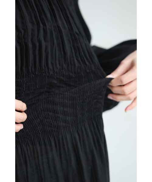 cawaii(カワイイ)の「(黒)伸びやかなウエストのシャーリングロングワンピース(Tシャツ/カットソー・レディース・ブラック・FREE)」の2枚目の写真