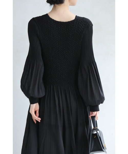 cawaii(カワイイ)の「(黒)伸びやかなウエストのシャーリングロングワンピース(Tシャツ/カットソー・レディース・ブラック・FREE)」の11枚目の写真