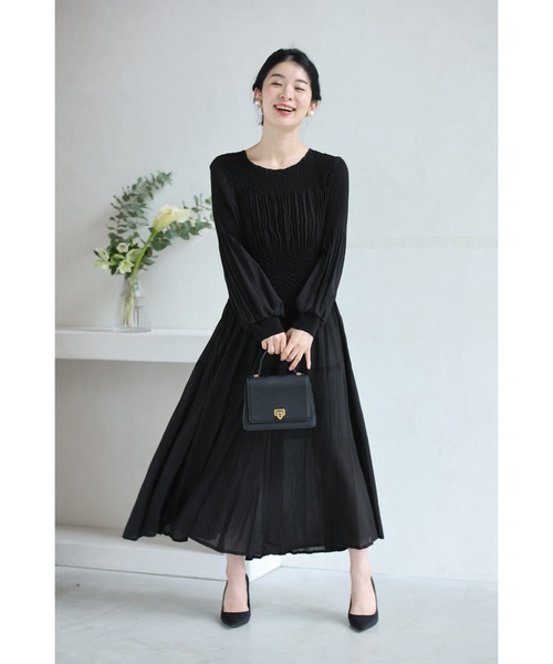 cawaii(カワイイ)の「(黒)伸びやかなウエストのシャーリングロングワンピース(Tシャツ/カットソー・レディース・ブラック・FREE)」の13枚目の写真