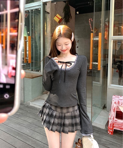 kirakiraShop（キラキラショップ）の「フロント リボン 深Uネック トップス（Tシャツ/カットソー・レディース・レッド/グレー/ベージュ・FREE）」の6枚目の写真
