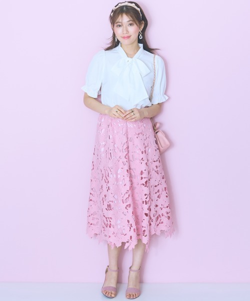 marun(マルン)の「<大きいサイズ>ビジュー付リボンタイブラウス marun(シャツ/ブラウス・レディース・サックスブルー/ピンク/ホワイト・LL/3L/4L/5L/L)」の5枚目の写真