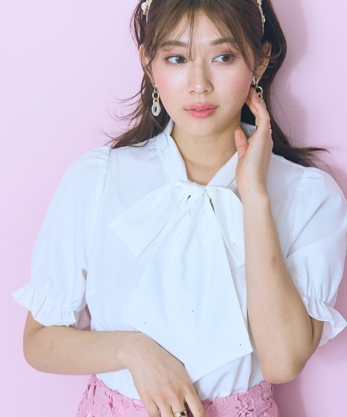 marun(マルン)の「<大きいサイズ>ビジュー付リボンタイブラウス marun(シャツ/ブラウス・レディース・サックスブルー/ピンク/ホワイト・LL/3L/4L/5L/L)」の21枚目の写真